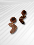 Boucles d'oreilles BOOMERANG marron et dorée