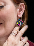 Boucles d'oreilles JOY noires et multi-couleurs en pâte polymère