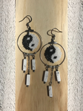 Boucles d'oreilles TOUT UN SYMBOLE YIN YANG, blanc et noir en perles Miyuki & jaspe