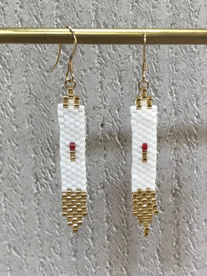 Boucles d'oreilles SIMPLE, MAIS COUTURE blanches et dorées en perles Miyuki