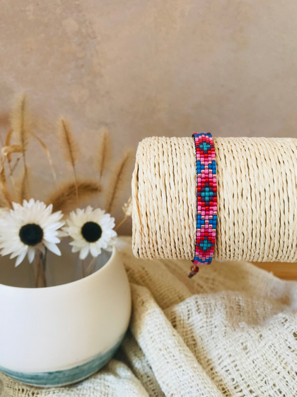 Bracelet MINI LOSANGES roses et bleus, en perles Miyuki Delicas avec fermoir coulissant